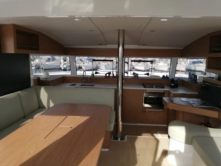 Pronájem Katamarán Bali s licencí