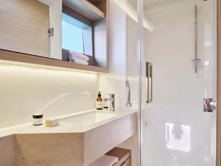 Pronájem Katamarán Lagoon s licencí