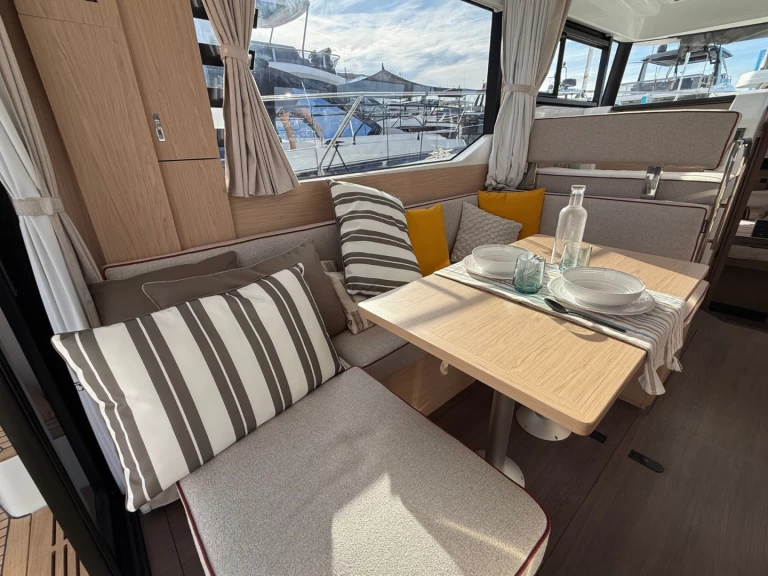 Pronájem Motorová loď v Split -Bénéteau Swift Trawler 37 Fly