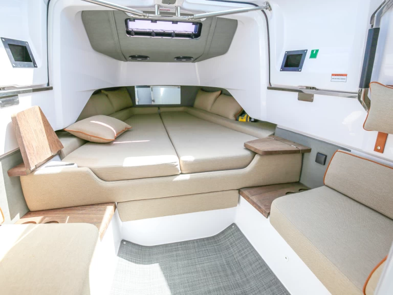 Pronajmout si Axopar Axopar 37 XC Cross Cabin v Erétria