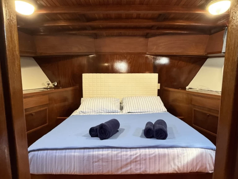 Pronájem jachty v Korfu -Cantiere Azzurro 58 na Samboatu