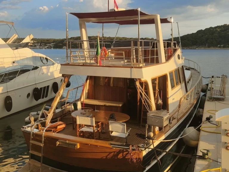 Pronájem Motorová loď v Korfu -Cantiere Azzurro 58