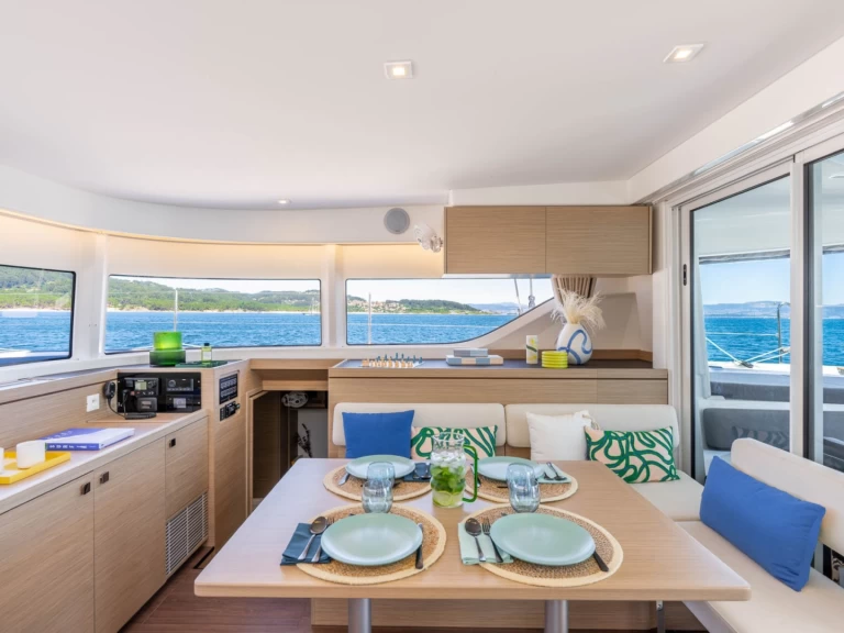 Pronájem Katamarán Lagoon s licencí