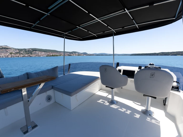 Pronájem Motorová loď Fountaine Pajot s licencí