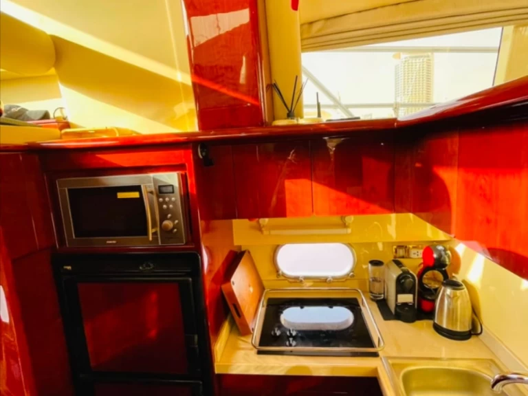 Pronájem lodi Majesty Yachts MAJESTY 50 v Dubai Marina na Samboatu