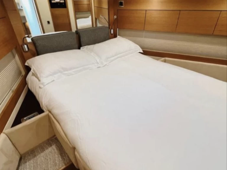 Pronájem lodi Dubai Marina lákavé ceny Phantom, 52 