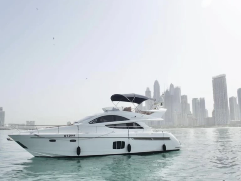 Pronájem Jachta v Dubai Marina -PHANTOM Phantom, 52 