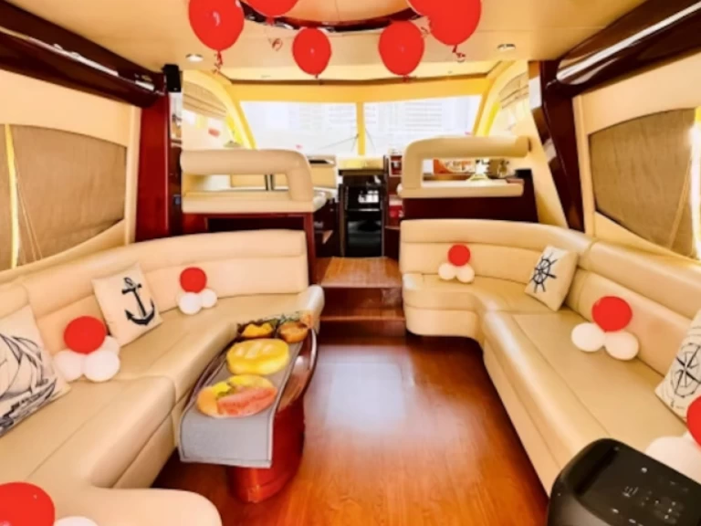 Pronájem lodi Majesty Yachts 50 v Dubai Marina na Samboatu