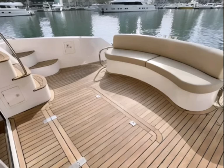 Pronajmout Jachta se skipperem či ne Majesty Yachts v Dubai Marina