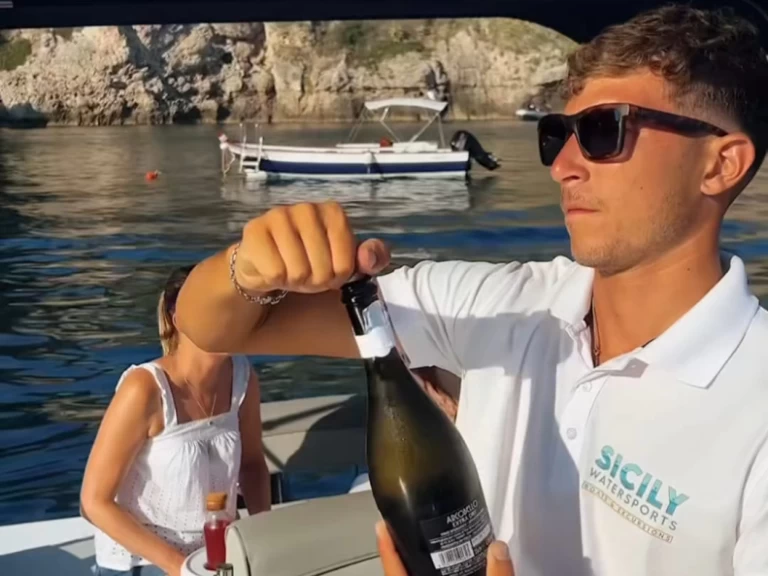 Pronájem lodi LIVER CABIN 36 v Letojanni na Samboatu