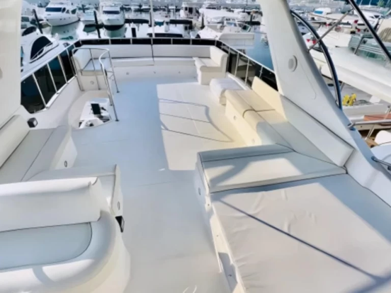 Pronájem jachty v Dubai Marina -Majesty Yachts 70 na Samboatu