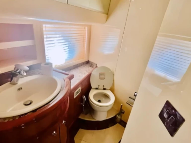 Pronájem lodi Majesty Yachts 70 v Dubai Marina na Samboatu