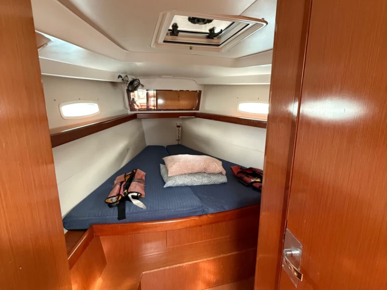 Pronájem Plachetnice Bénéteau s licencí