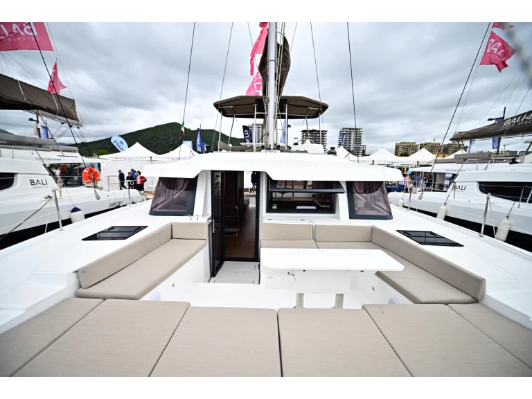 Pronájem Katamarán Bali s licencí