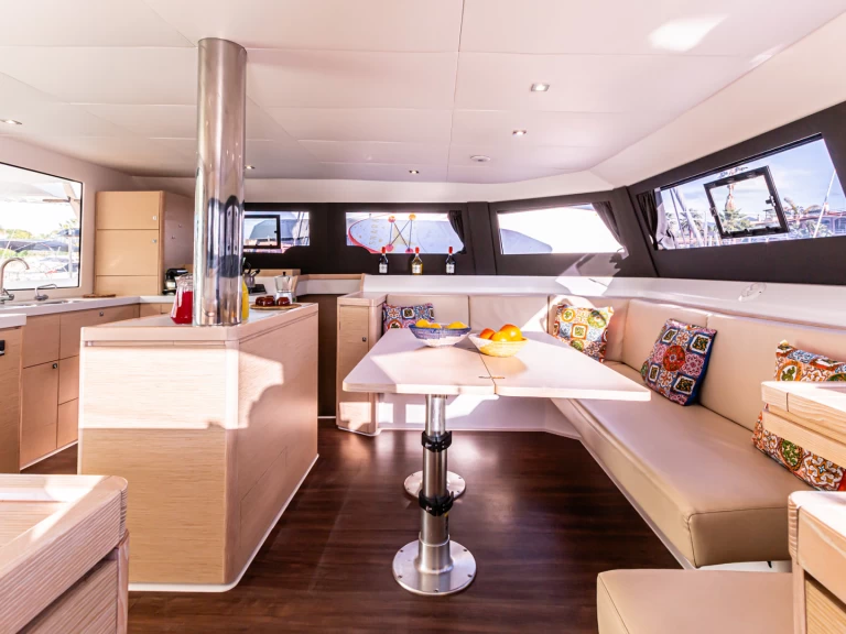 Pronajmout si Dufour Dufour Catamarans 48 Sail v Palermo