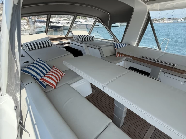 Pronájem Plachetnice Bénéteau s licencí