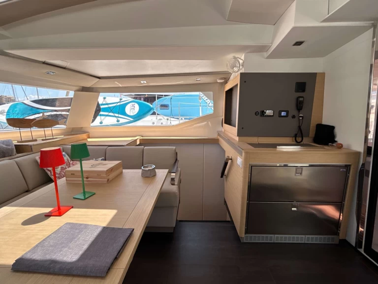 Pronajmout si Fountaine Pajot Elba 45 v Salerno