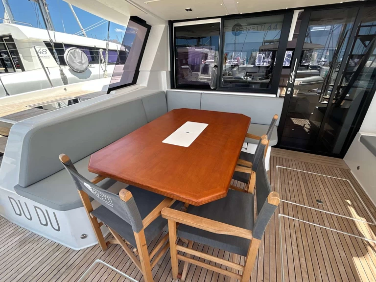 Cervetti Cervetti 44  jednotlivci a charterové společnosti v Salerno