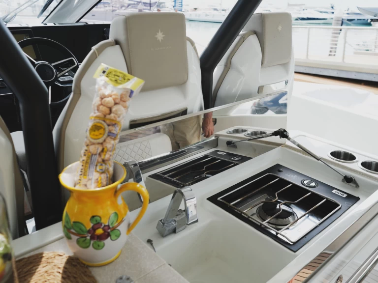 Pronajmout si Prestige Prestige 520 S v Pozzuoli