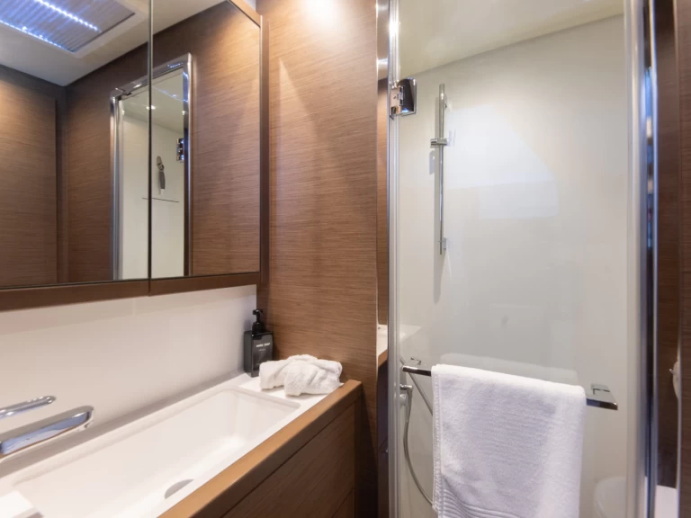 Pronájem Katamarán Lagoon s licencí