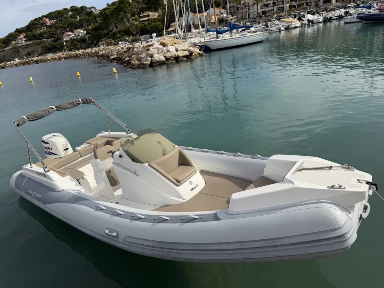 Polotuhá loď k pronájmu v La Madrague za nejlepší cenu