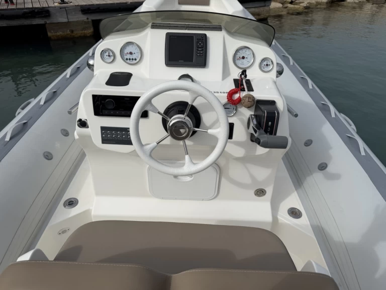 Master Master 699 jednotlivci a charterové společnosti v La Madrague