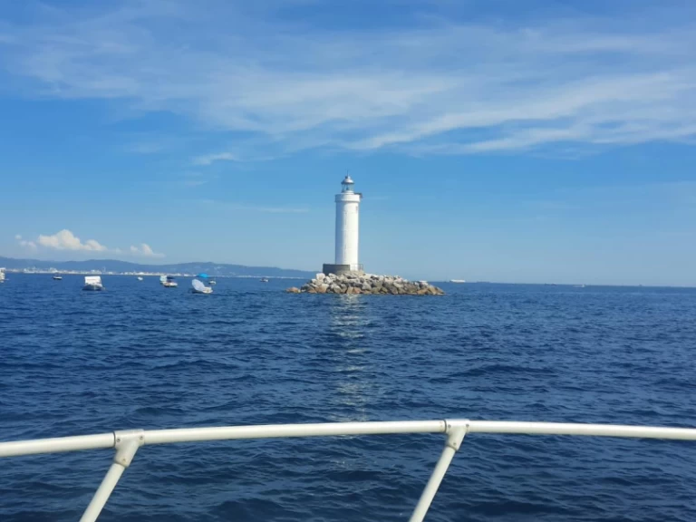 Pronájem Motorová loď Piantoni s licencí