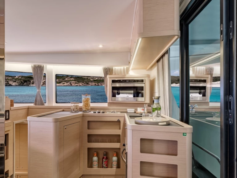 Katamarán k pronájmu v Olbia za nejlepší cenu