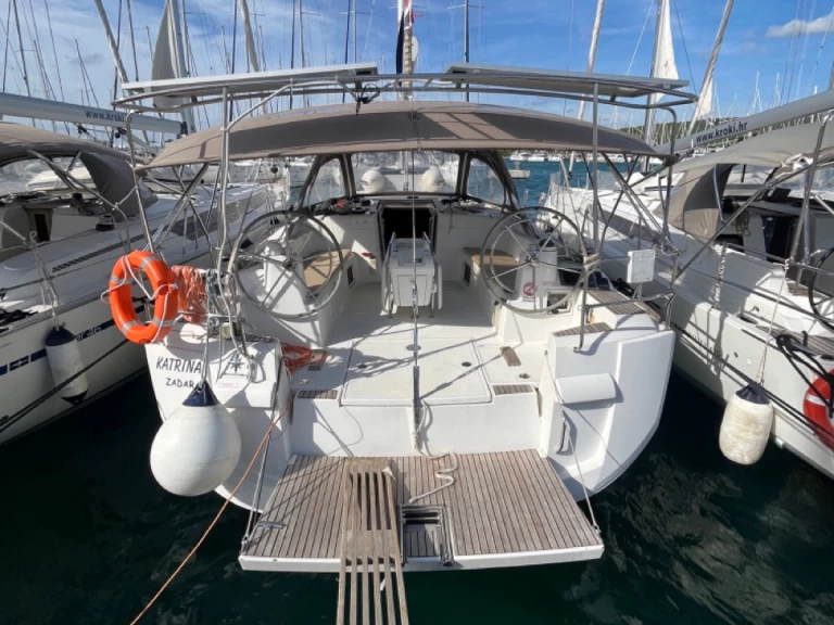 Pronajmout si Jeanneau Sun Odyssey 509 v Sukošan