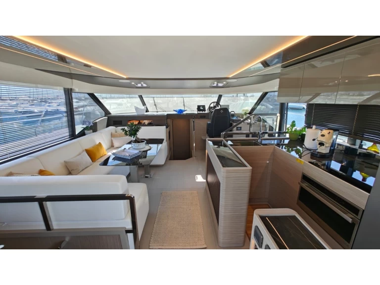Pronájem Motorová loď Prestige s licencí
