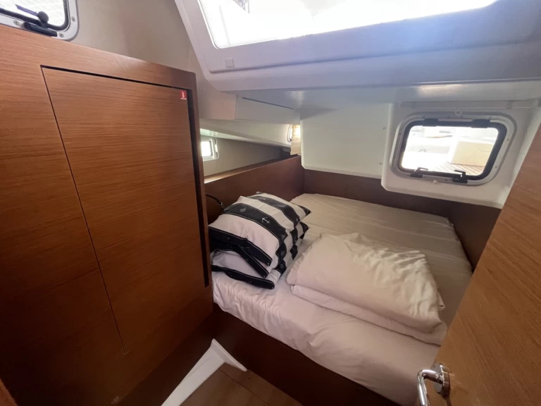 Pronajmout si Jeanneau Sun Odyssey 440 v Sukošan