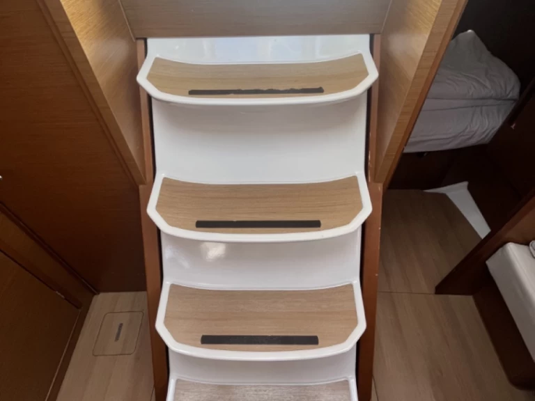 Pronájem lodi Sukošan lákavé ceny Sun Odyssey 440