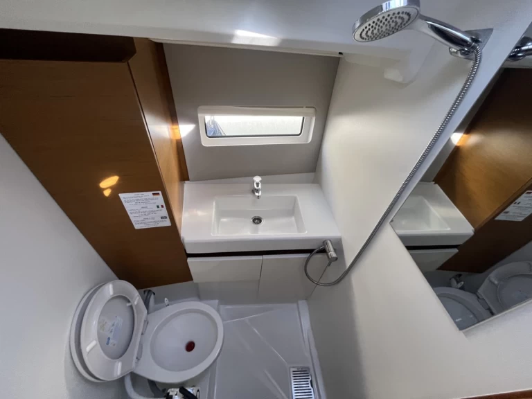 Jeanneau Sun Odyssey 490 jednotlivci a charterové společnosti v Sukošan