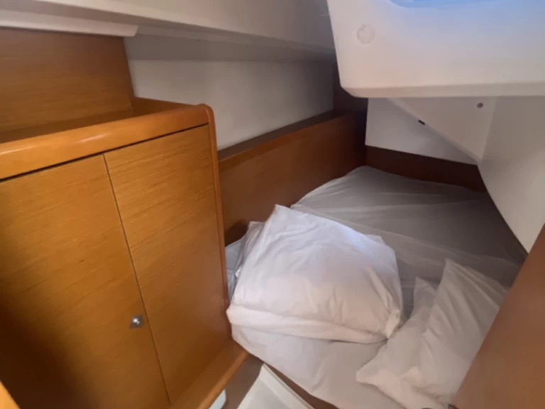 Jeanneau Sun Odyssey 349 jednotlivci a charterové společnosti v Sukošan