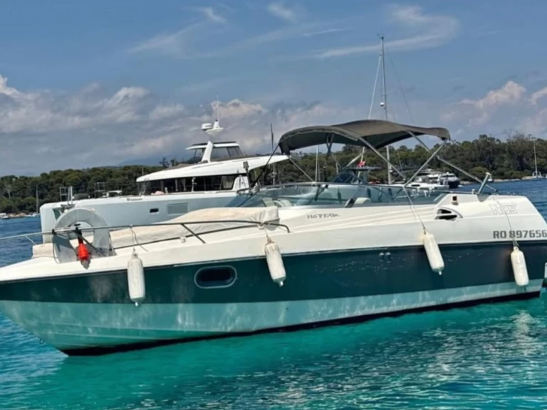 Pronájem Motorová loď Bénéteau s licencí