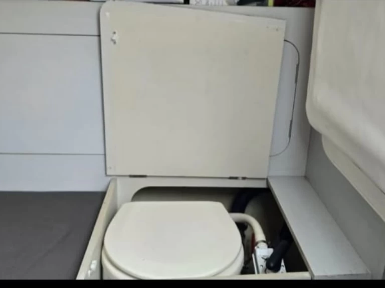 Bénéteau Flyer 6 Grand Prix jednotlivci a charterové společnosti v Port de Cannes Marina