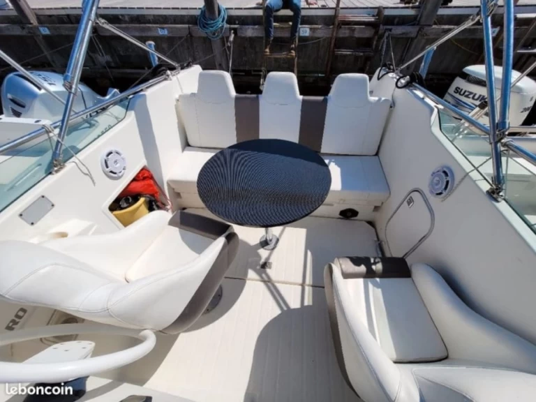 Pronajmout si Bénéteau Flyer 6 Grand Prix v Port de Cannes Marina