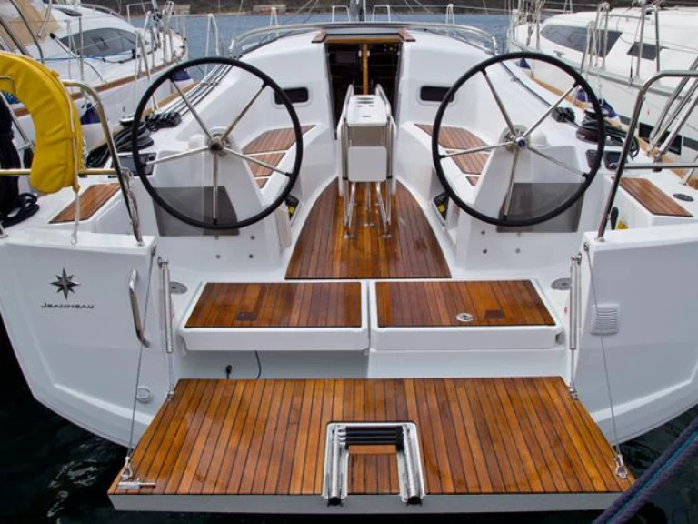 Jeanneau Sun Odyssey 349 jednotlivci a charterové společnosti v Pula