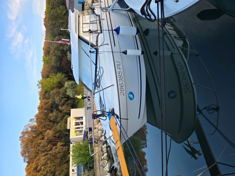 Jeanneau Merry Fisher 795 Series2 jednotlivci a charterové společnosti v Pula