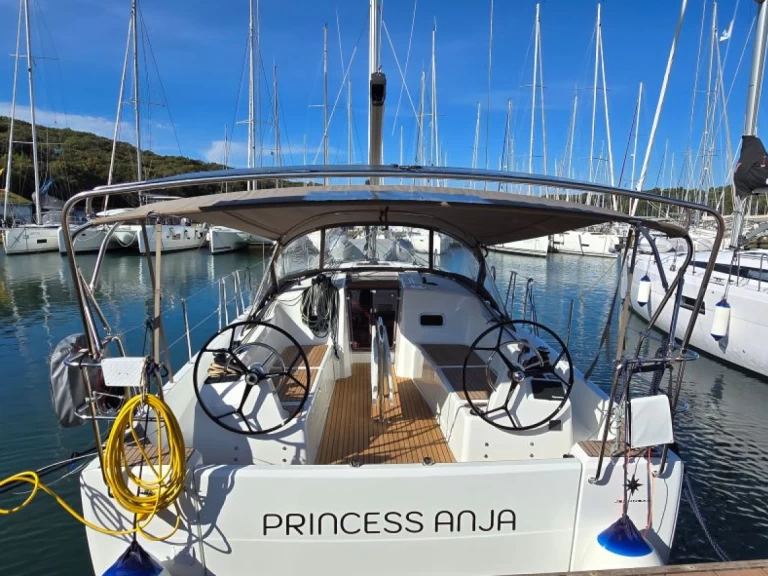 Pronájem lodi Jeanneau Sun Odyssey 380 v Pula na Samboatu