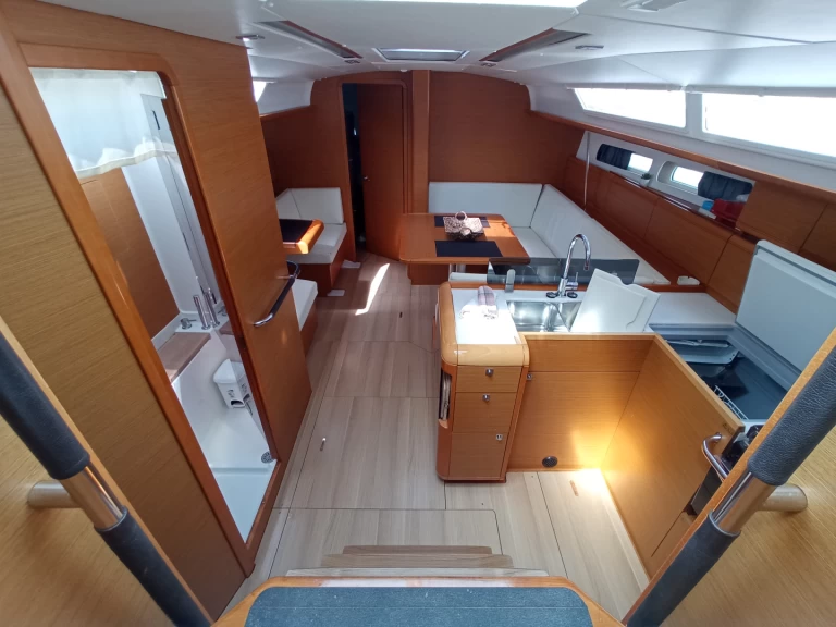 Pronajmout si Jeanneau Sun Odyssey 409 v Lefkáda