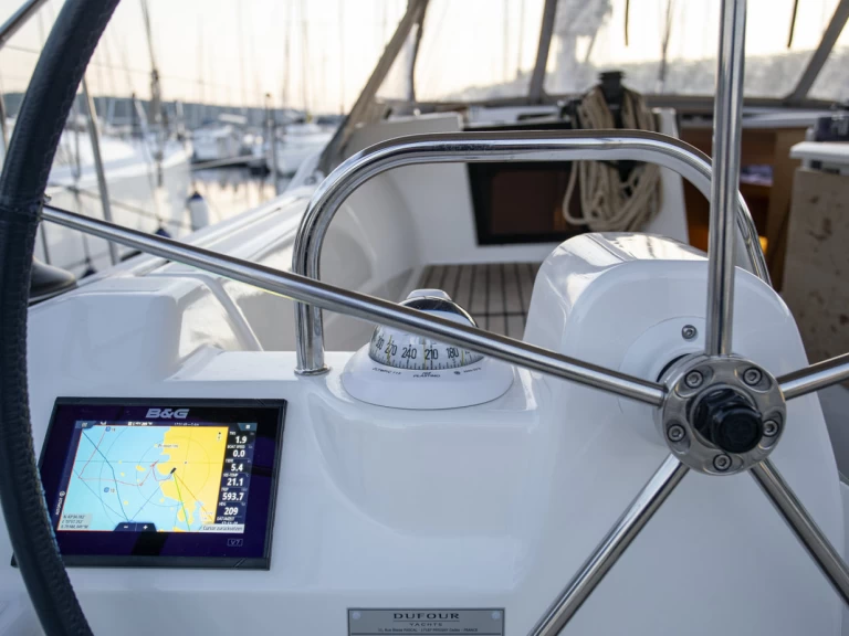 Pronajmout si Dufour Dufour 412 Grand Large v Pula