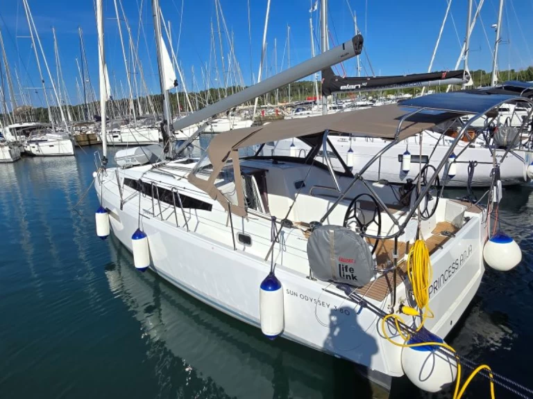 Pronájem lodi Jeanneau Sun Odyssey 380 v Pula na Samboatu