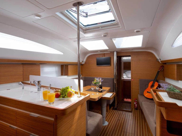 Pronajmout Plachetnice se skipperem či ne Elan v Split