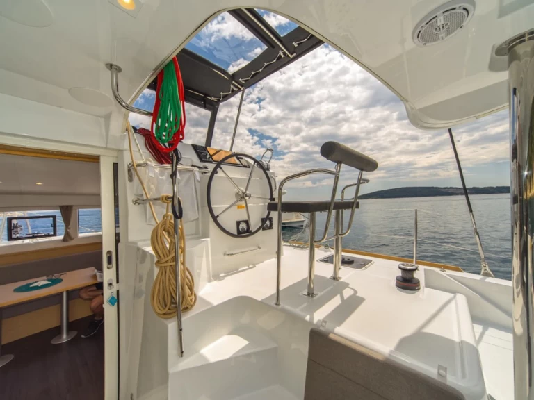 Pronájem Katamarán Lagoon s licencí