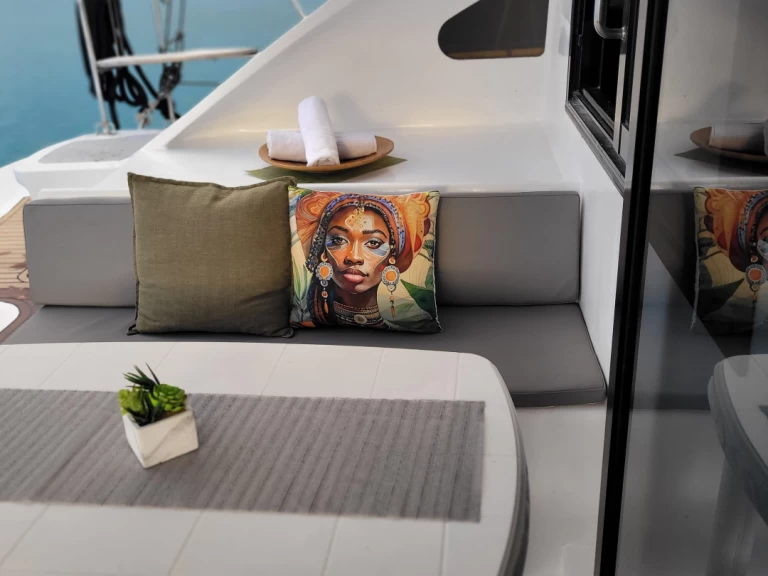 Pronajmout si Sea Tribe Yachts Sea-Tribe DH550 v Mahé