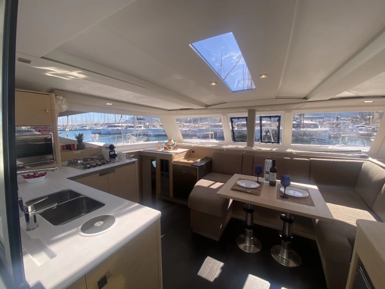 Pronajmout si Fountaine Pajot Isla 40 v Lefkáda