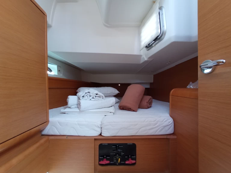 Pronájem Plachetnice Jeanneau s licencí