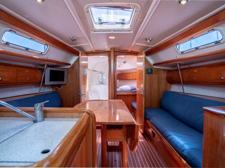 Bavaria Bavaria 36 Cruiser jednotlivci a charterové společnosti v Trogir