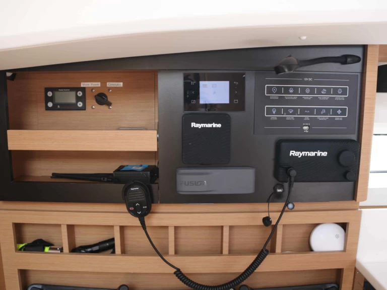 Pronajmout Plachetnice se skipperem či ne Jeanneau v Sukošan